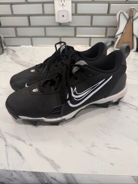 Nike Black and White Baseball Cleats with Dual Swoosh